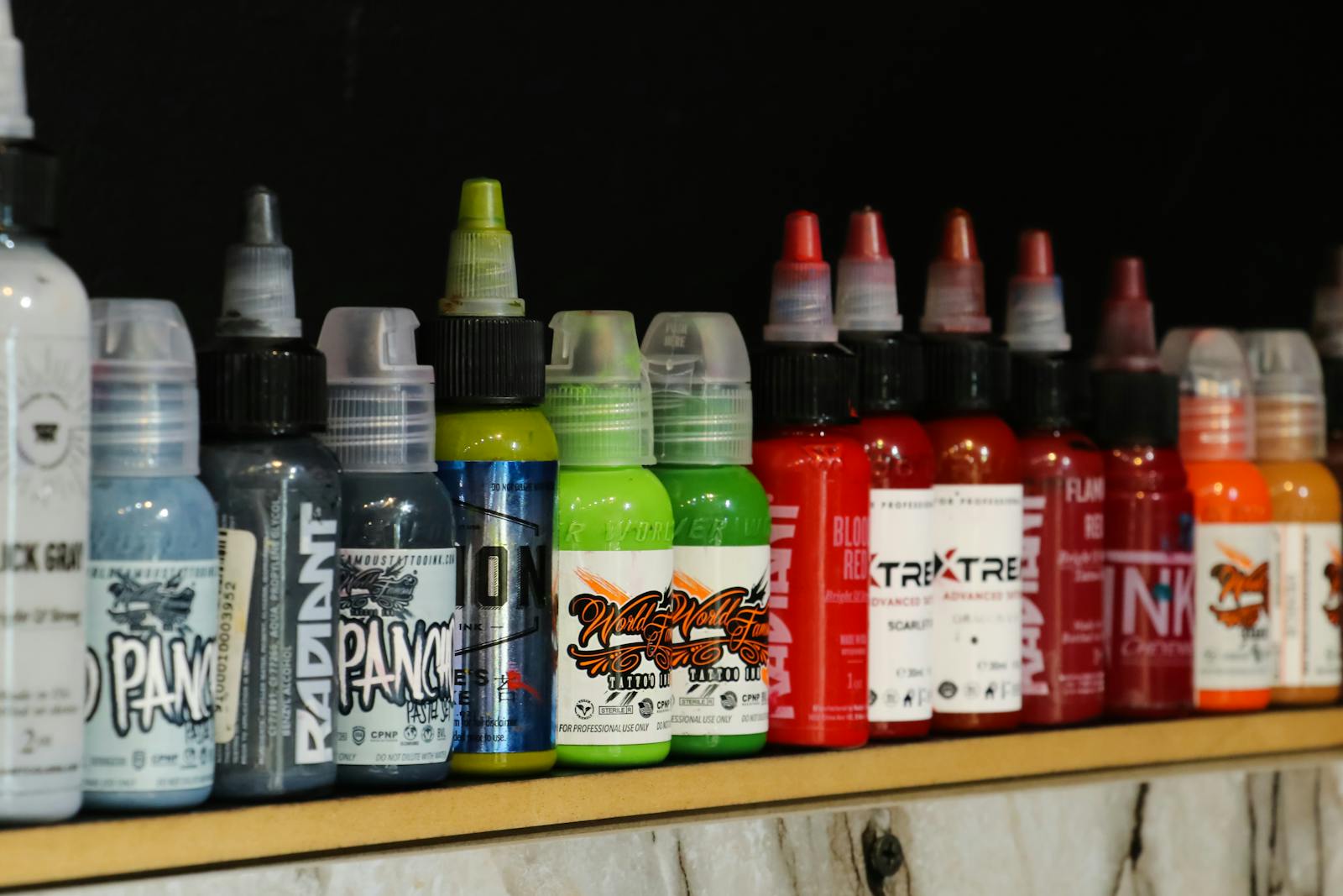 Farby do tatuażu: skład, bezpieczeństwo i trwałość